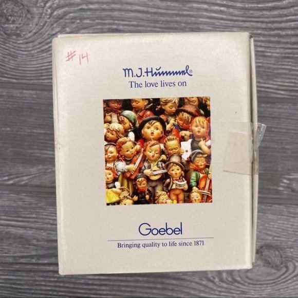 Vintage 1967 Goebel Hummel Figurine 238/A Angel With Lute Christmas - Picture 3 of 7